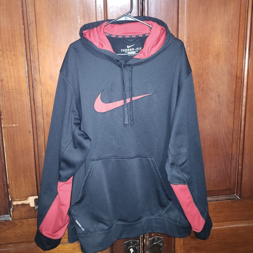 Nike Men's Black and Red Therma-Fit Hoodie